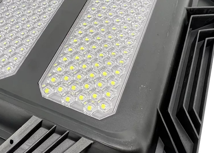 Easy Installation All-in-one Solar Street Light 6000K 2300LM Garden Street Lighting